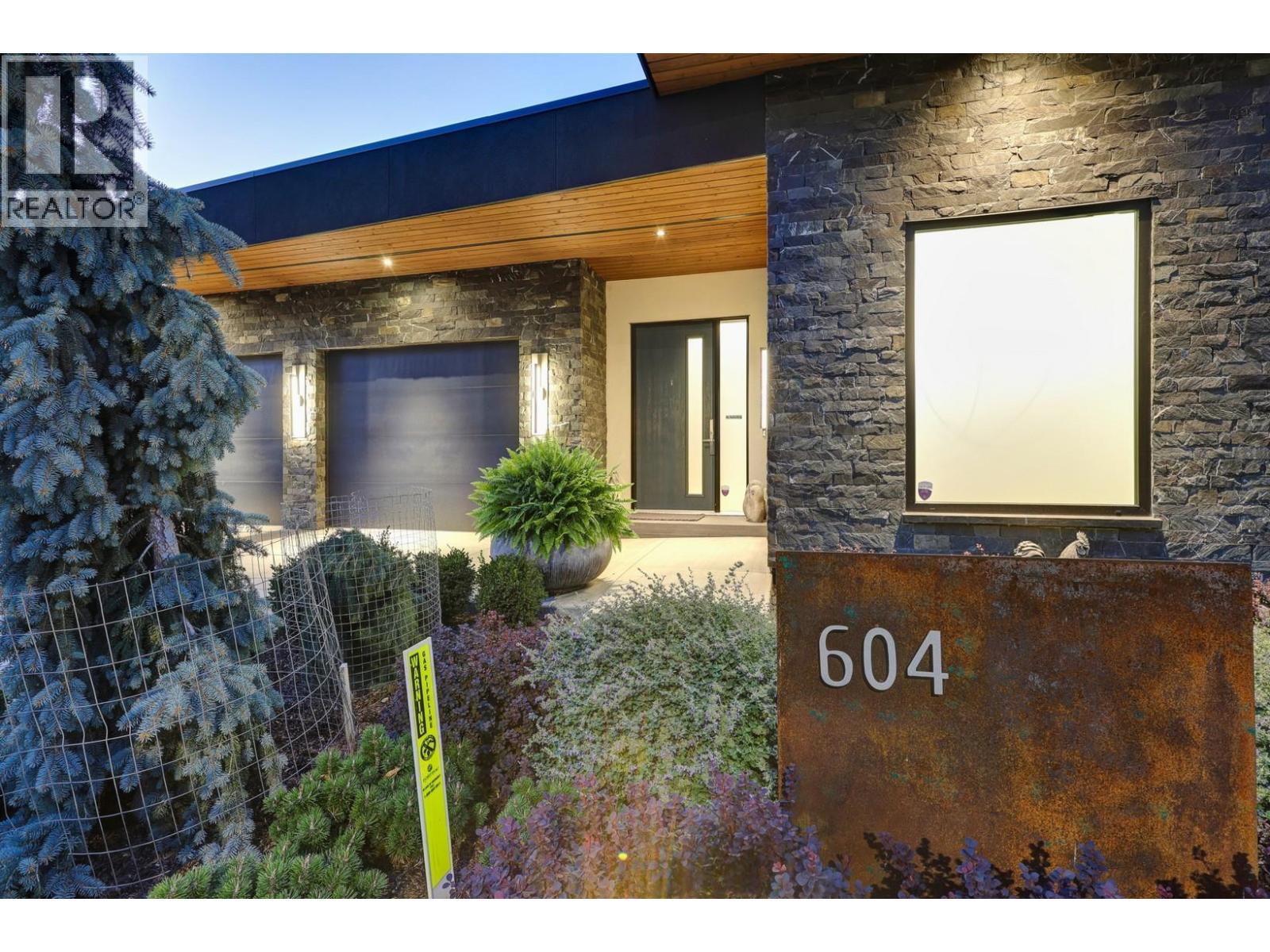 604 Clifton Road N, Kelowna, BC - Outdoor