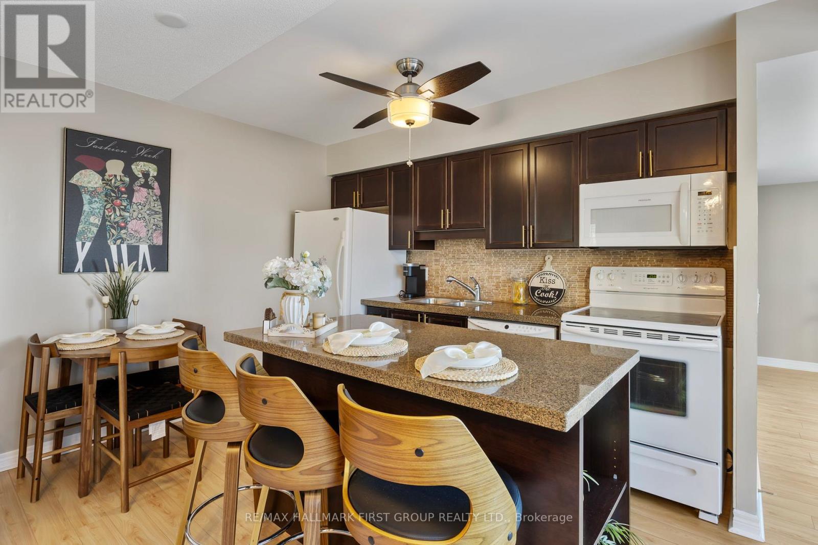 405 - 70 Town Centre Court, Toronto, ON - Indoor Photo Showing Kitchen