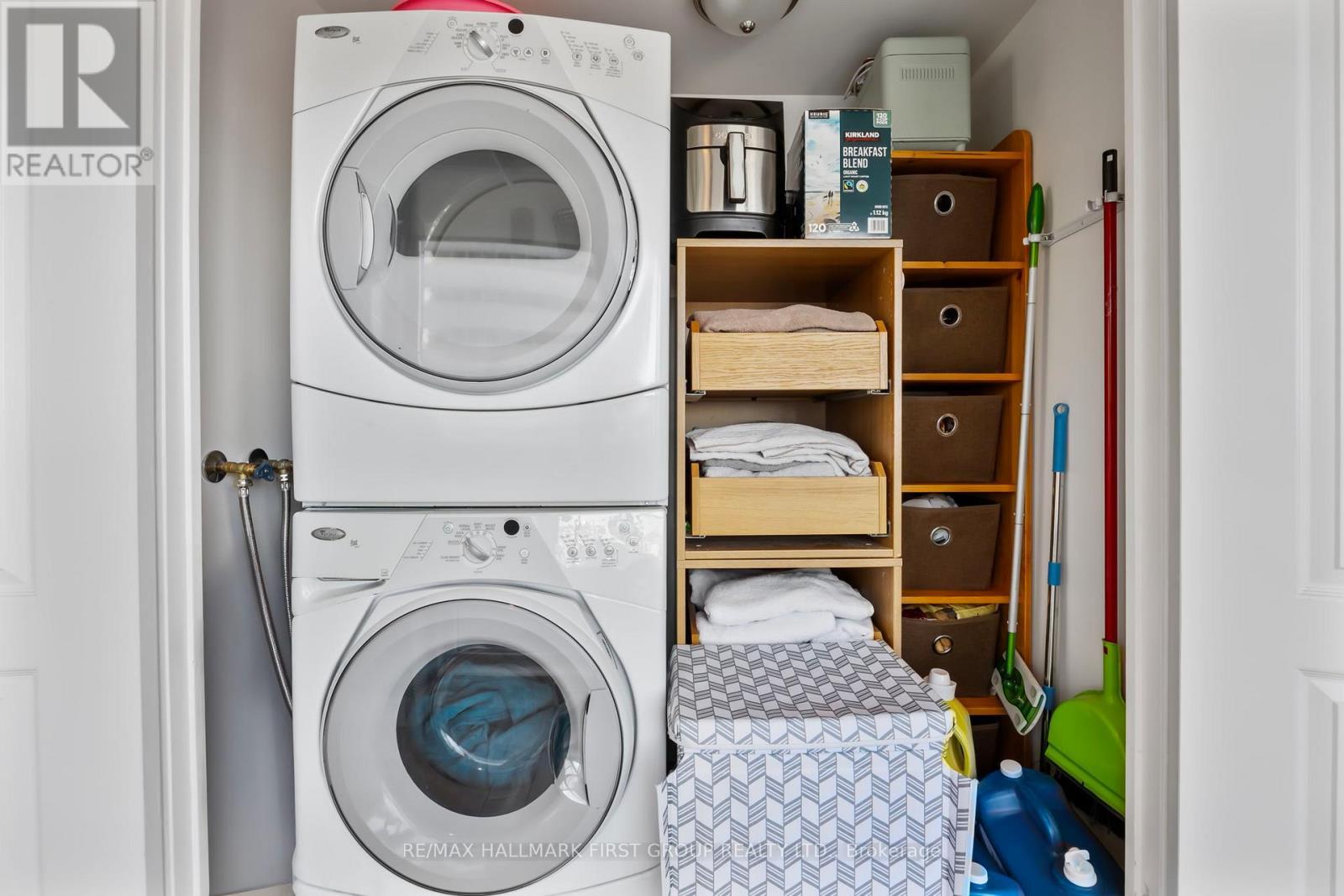 405 - 70 Town Centre Court, Toronto, ON - Indoor Photo Showing Laundry Room