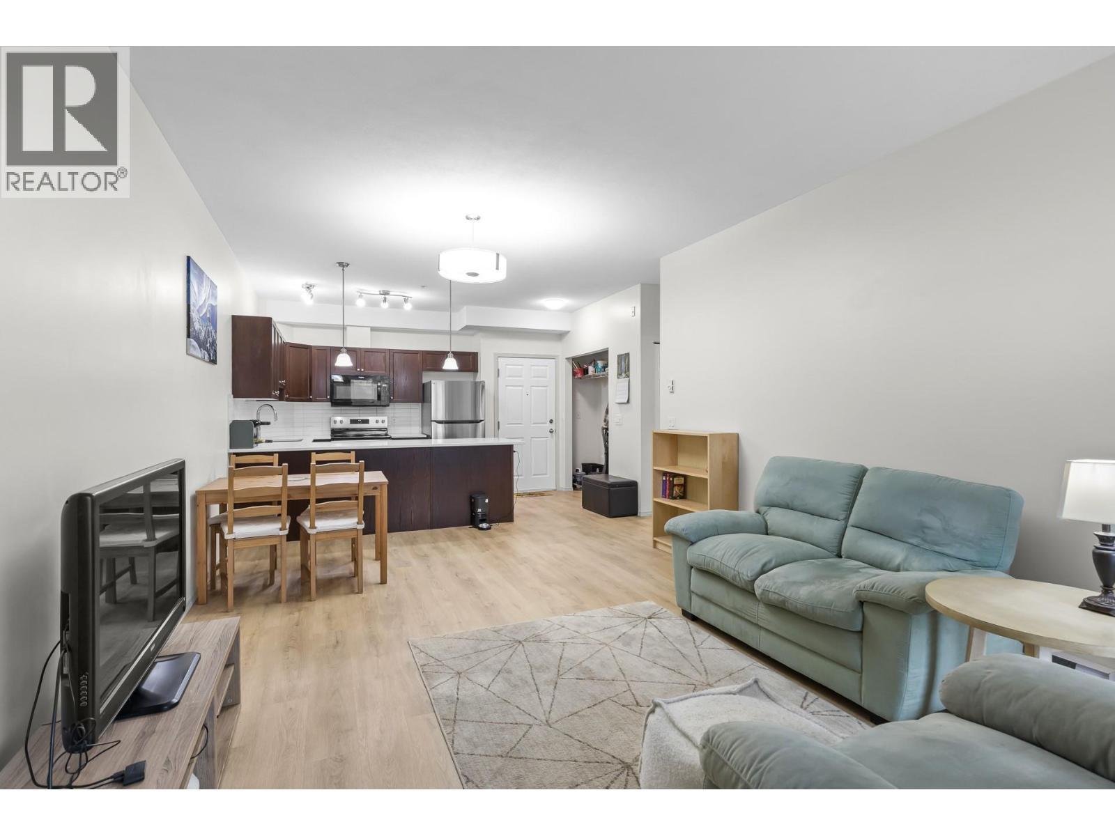 250 Hollywood Road S Unit# 119, Kelowna, BC - Indoor Photo Showing Living Room