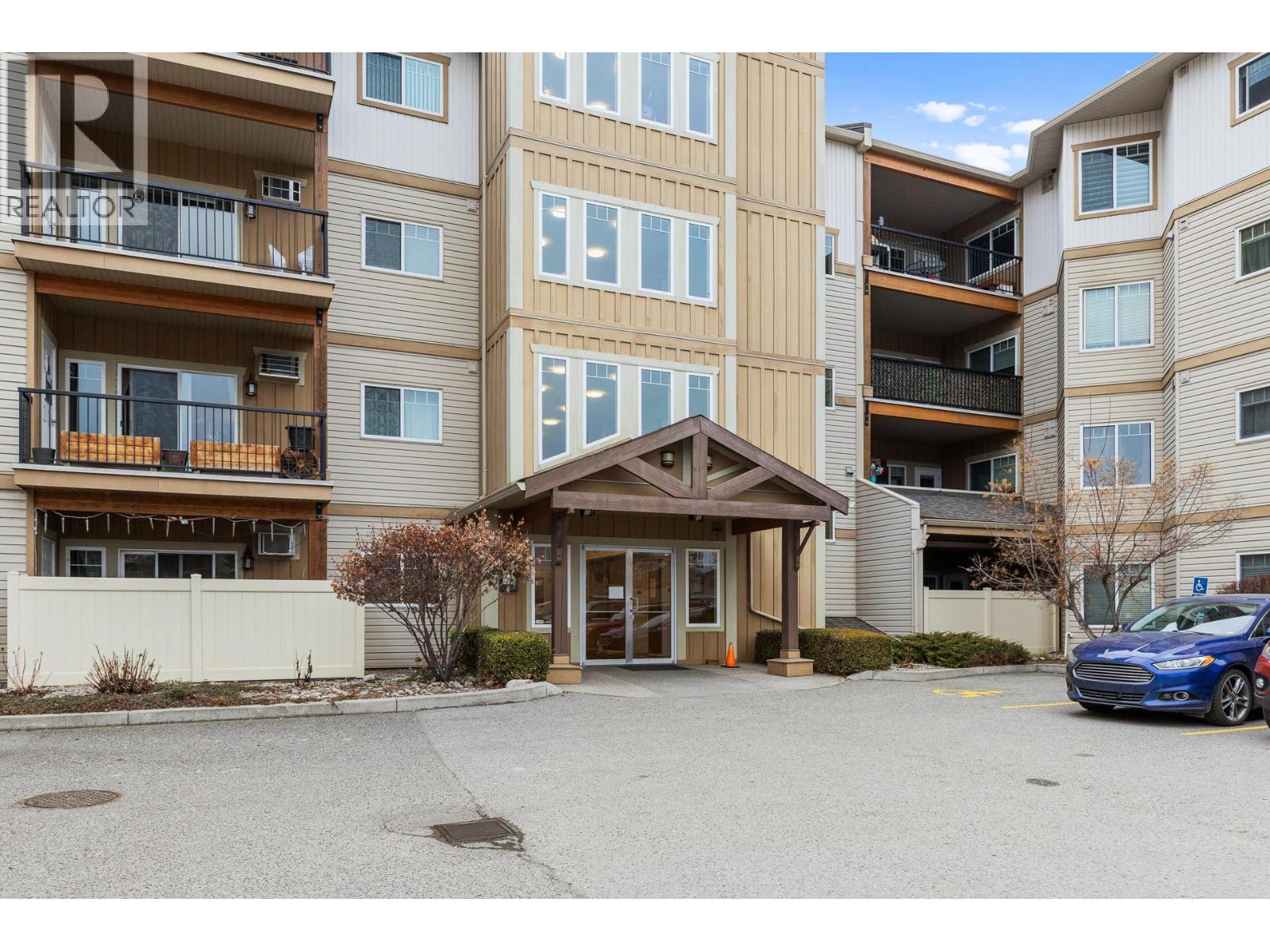 250 Hollywood Road S Unit# 119, Kelowna, BC - Outdoor With Facade