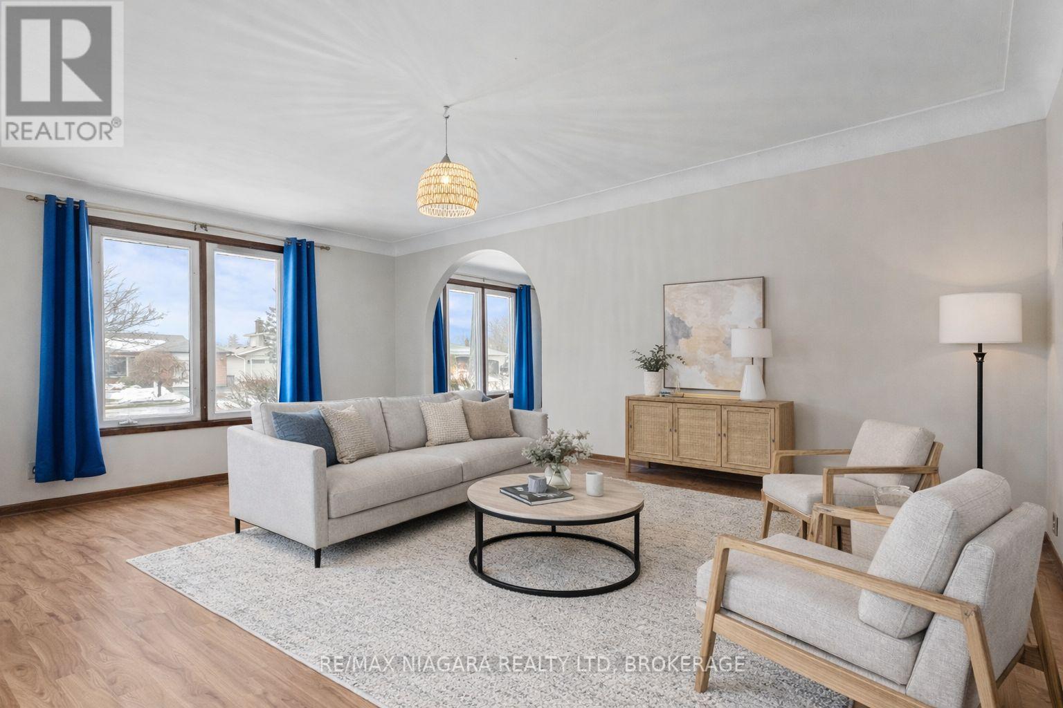 virtually staged - 12 Hampton Court, Welland (Prince Charles), ON - Indoor Photo Showing Living Room