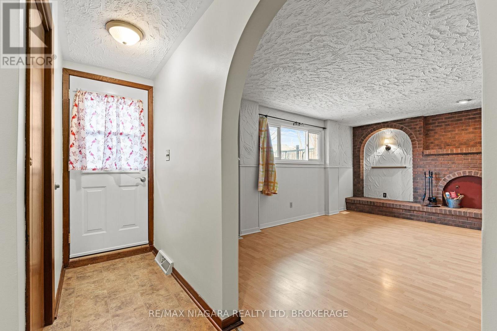 walk out basement separate entrance. - 12 Hampton Court, Welland (Prince Charles), ON - Indoor Photo Showing Other Room With Fireplace