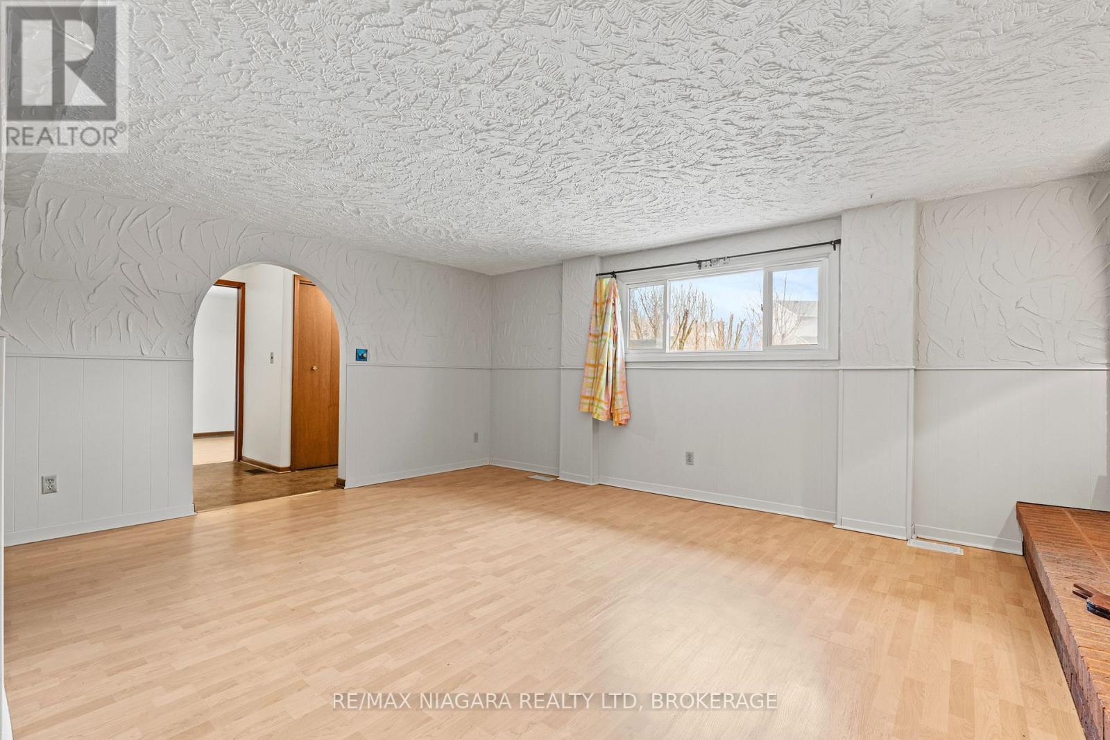 unstaged lower level family room - 12 Hampton Court, Welland (Prince Charles), ON - Indoor Photo Showing Other Room