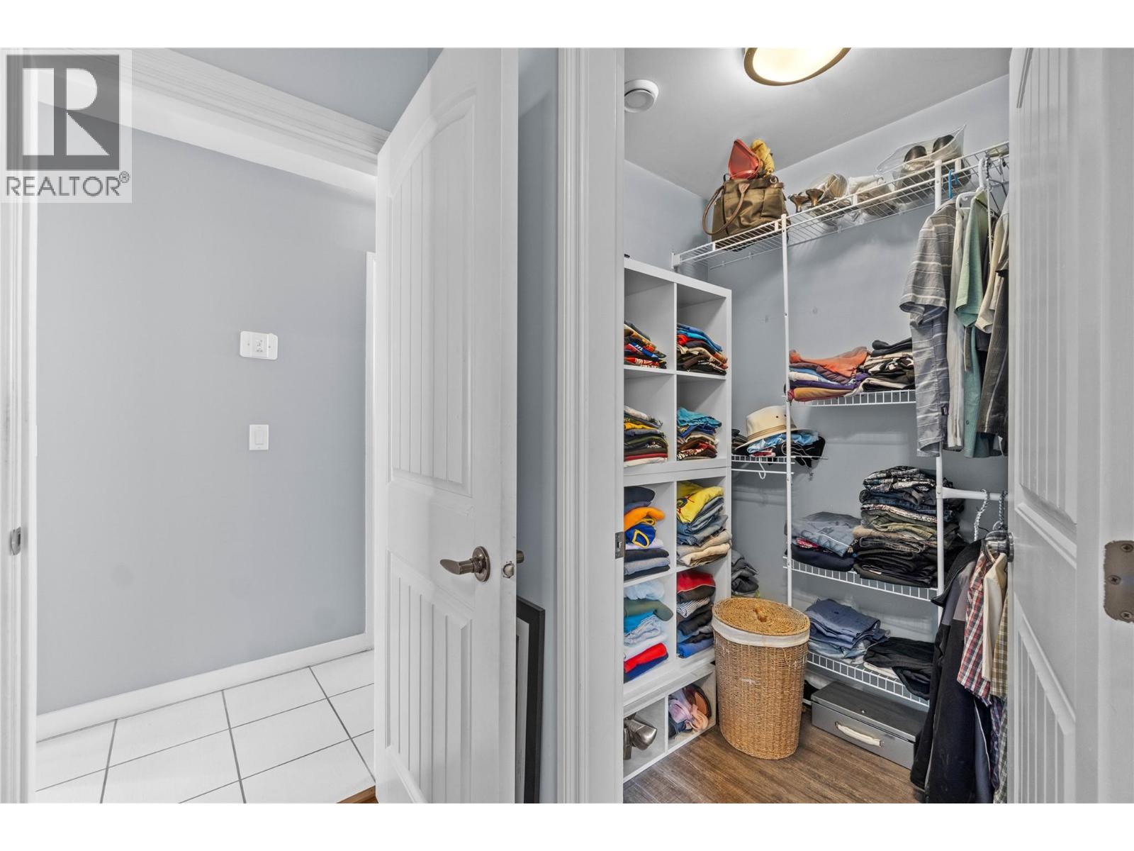 491 7 Street Se, Salmon Arm, BC - Indoor With Storage