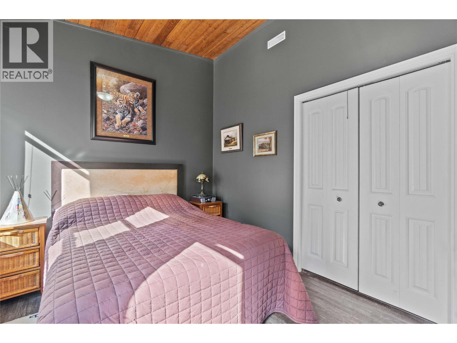 491 7 Street Se, Salmon Arm, BC - Indoor Photo Showing Bedroom