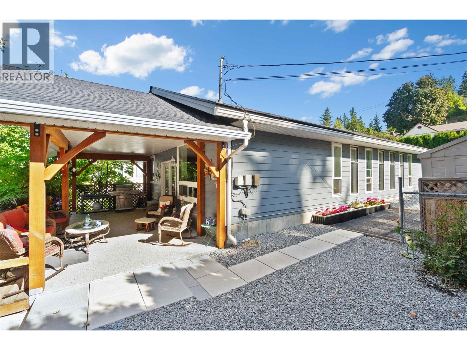 491 7 Street Se, Salmon Arm, BC - Outdoor