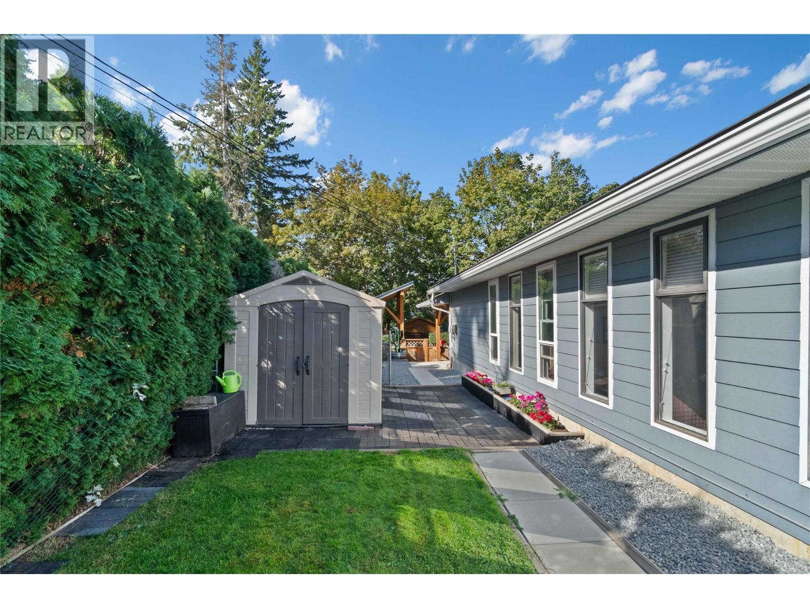 491 7 Street Se, Salmon Arm, BC - Outdoor