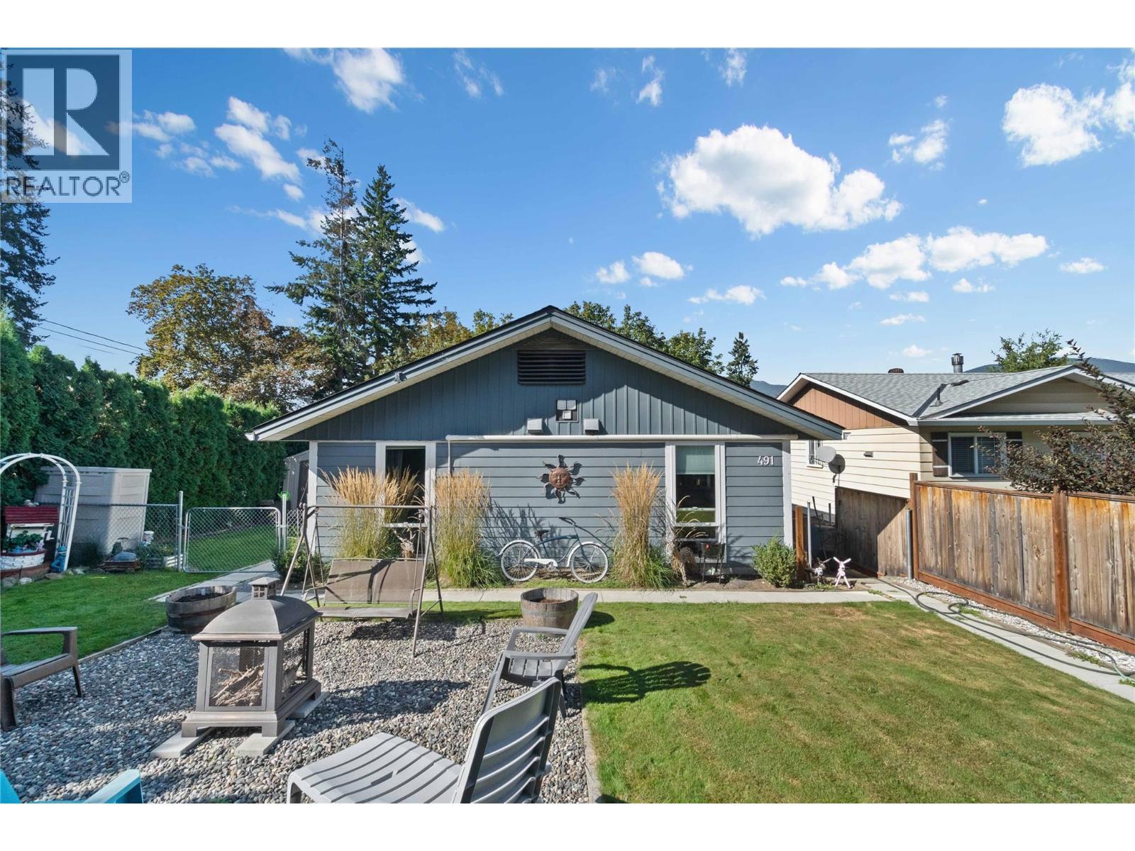 491 7 Street Se, Salmon Arm, BC - Outdoor With Deck Patio Veranda