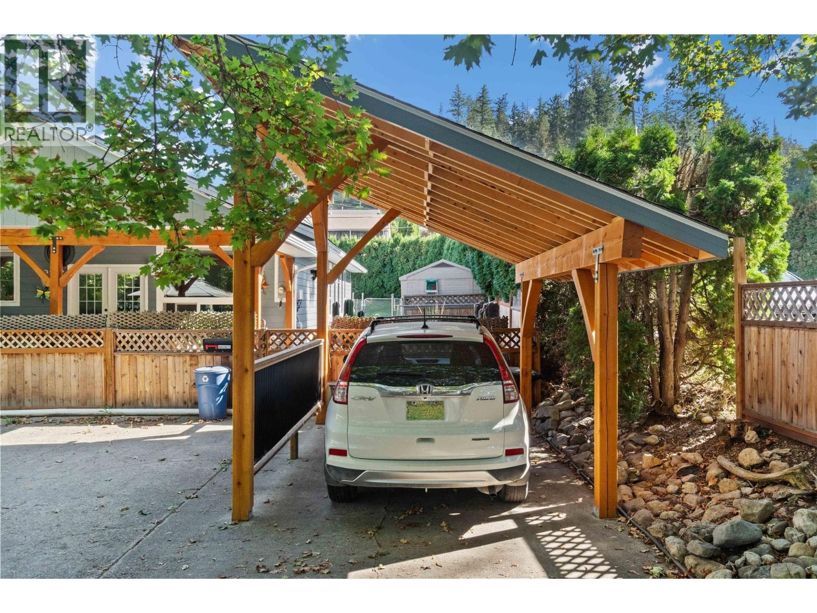 491 7 Street Se, Salmon Arm, BC - Outdoor