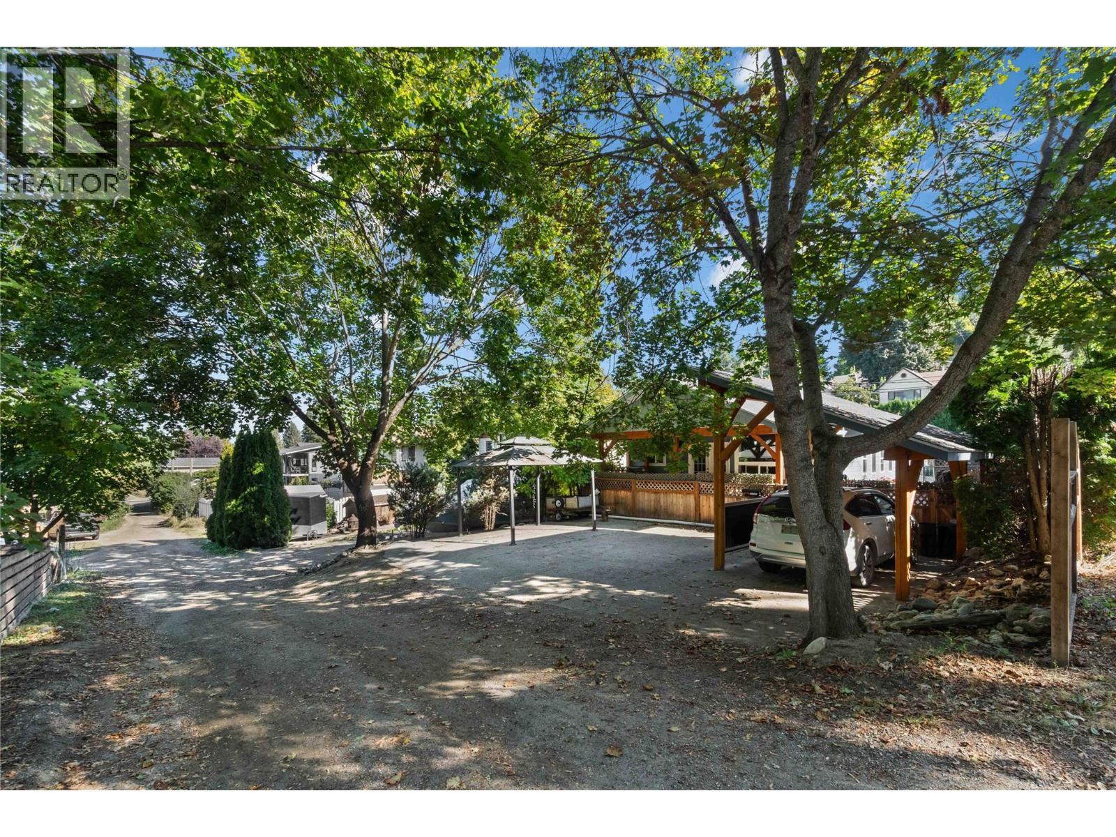 491 7 Street Se, Salmon Arm, BC - Outdoor