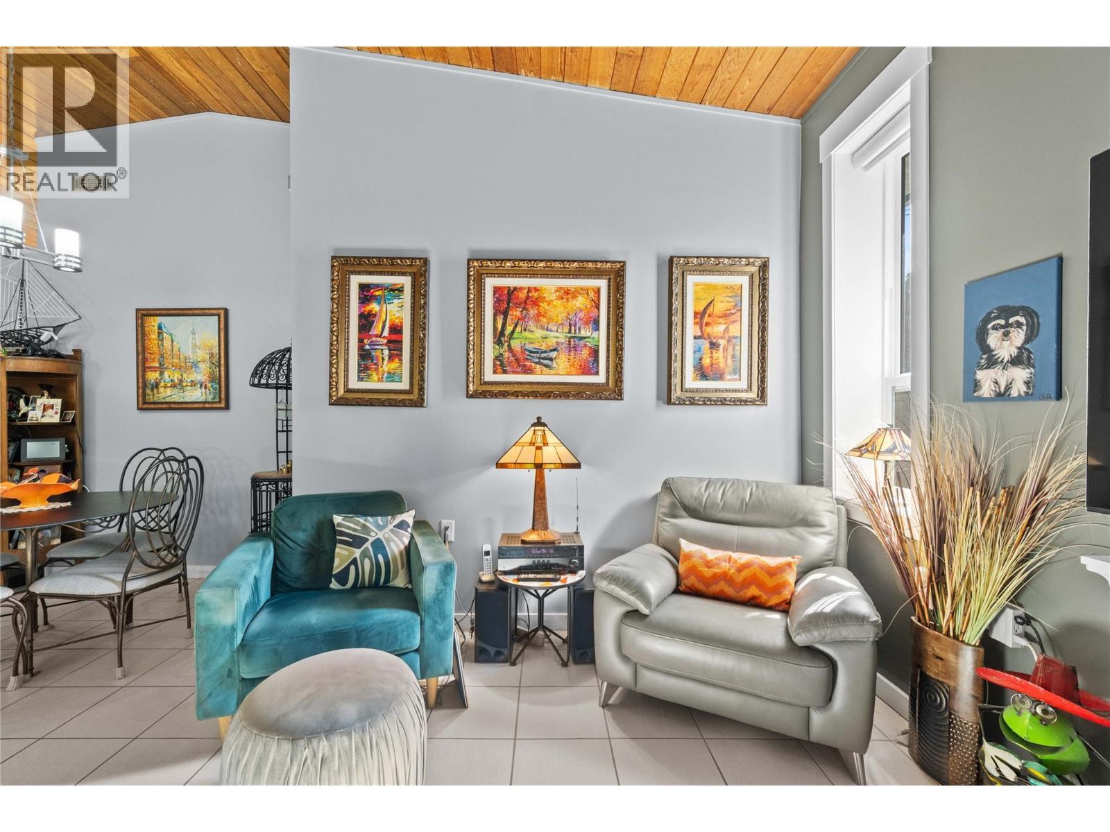 491 7 Street Se, Salmon Arm, BC - Indoor