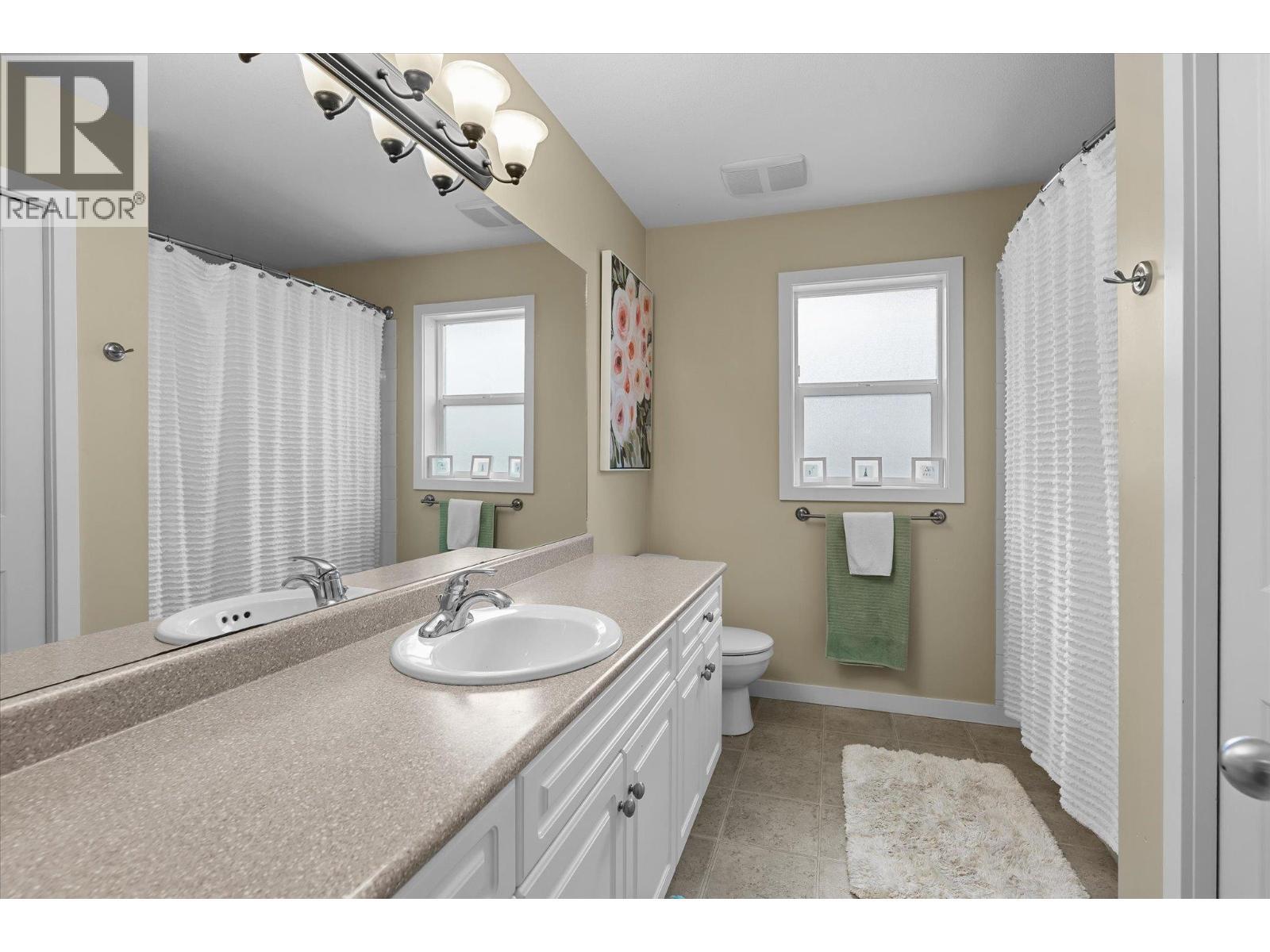 2003 Montego Street, West Kelowna, BC - Indoor Photo Showing Bathroom