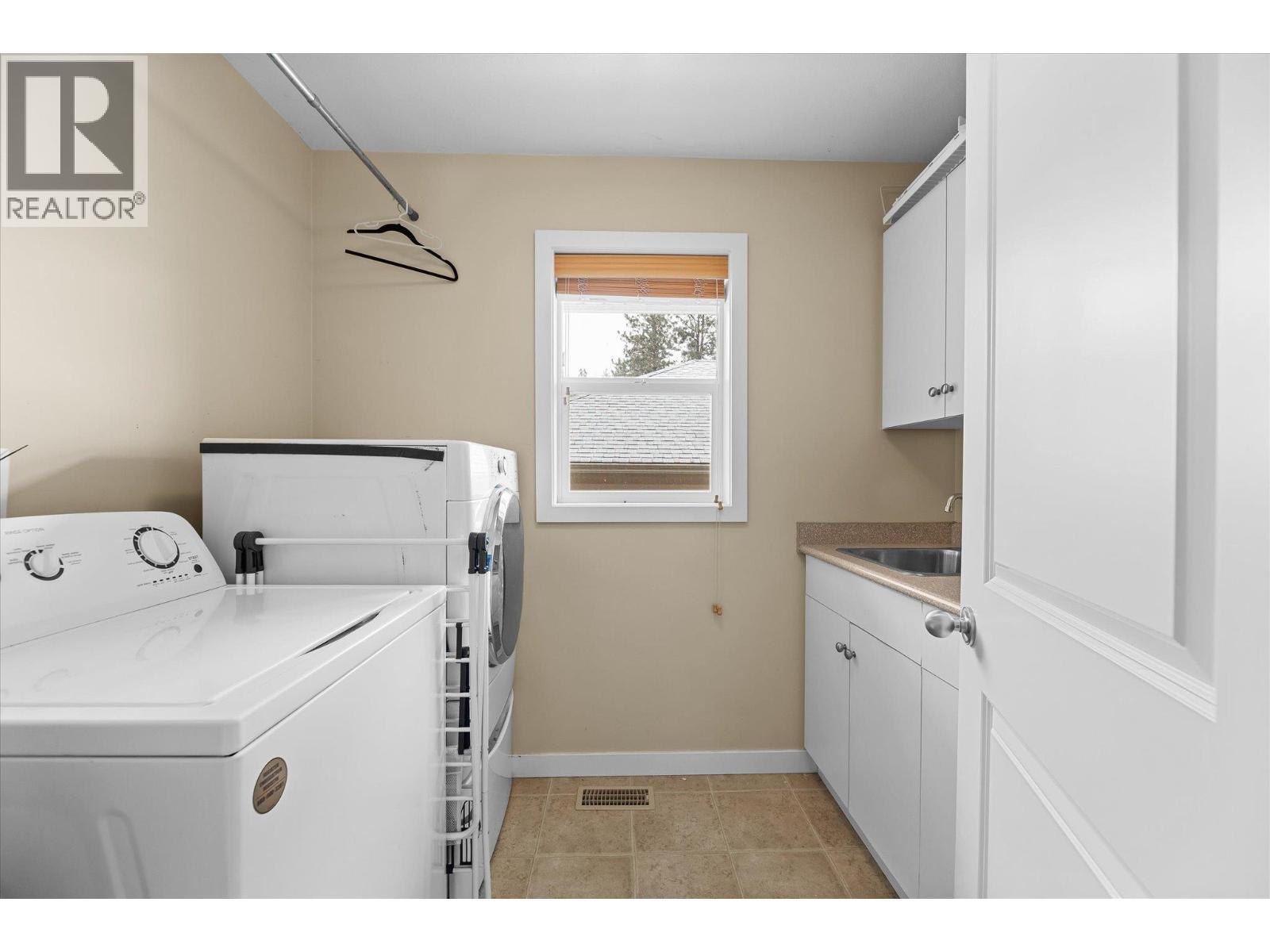 2003 Montego Street, West Kelowna, BC - Indoor Photo Showing Laundry Room