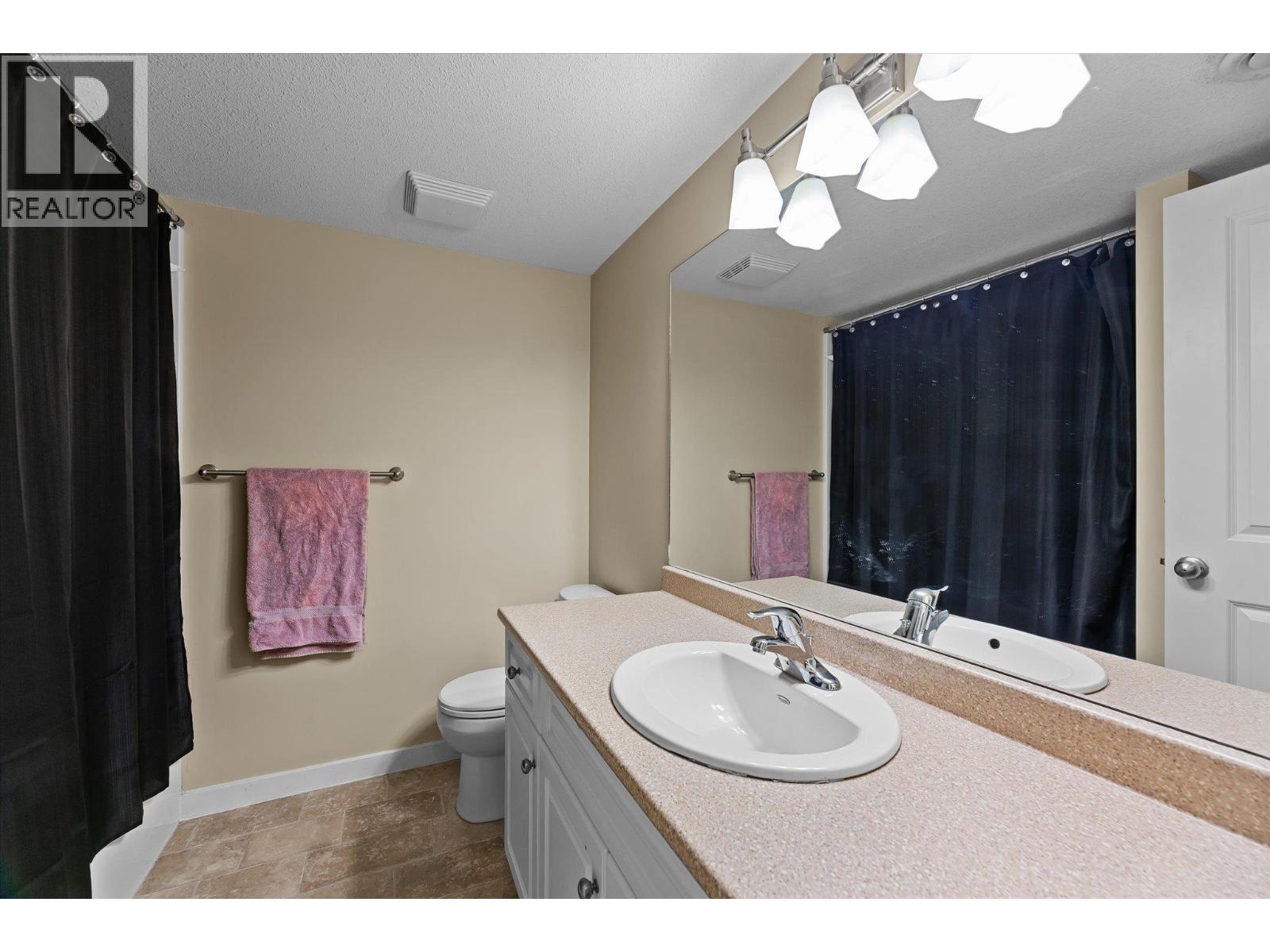 2003 Montego Street, West Kelowna, BC - Indoor Photo Showing Bathroom