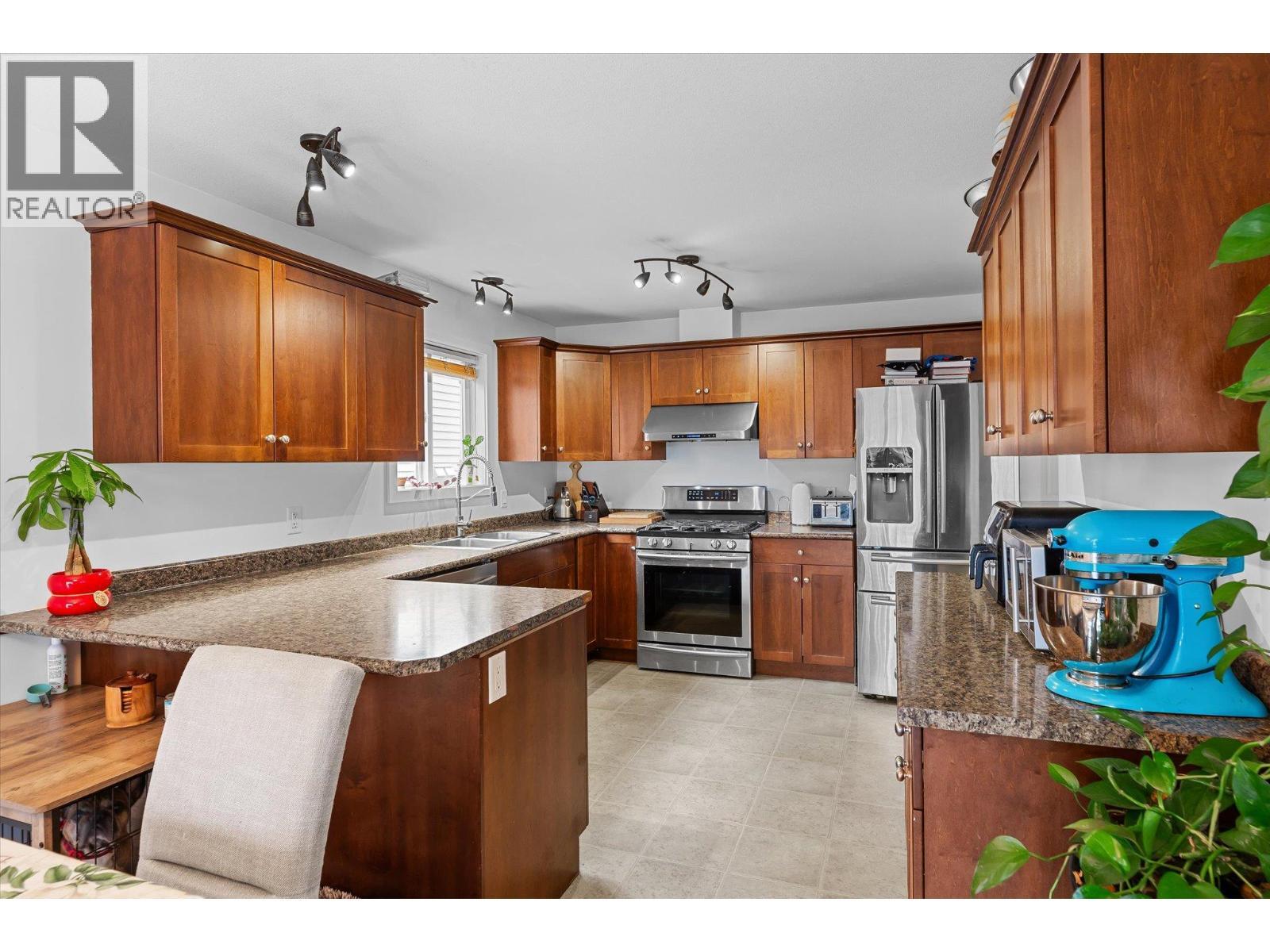 2003 Montego Street, West Kelowna, BC - Indoor Photo Showing Kitchen