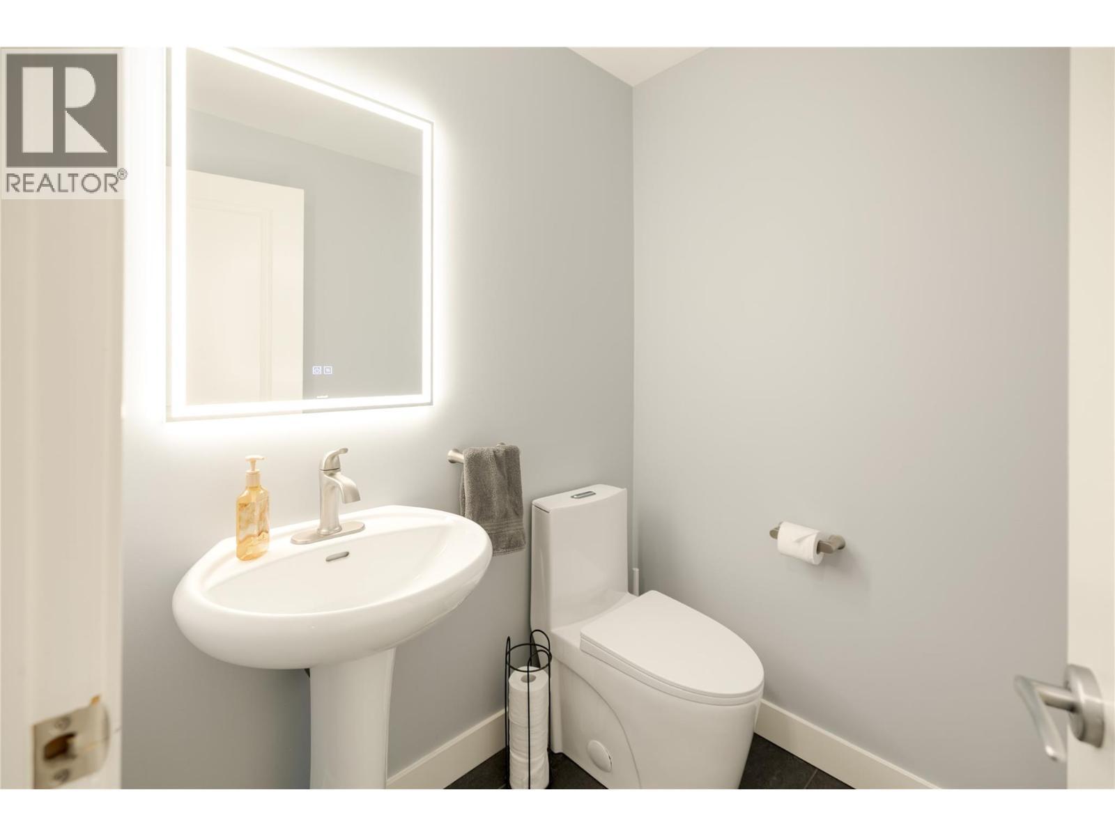 2901 Abbott Street Unit# 116, Kelowna, BC - Indoor Photo Showing Bathroom