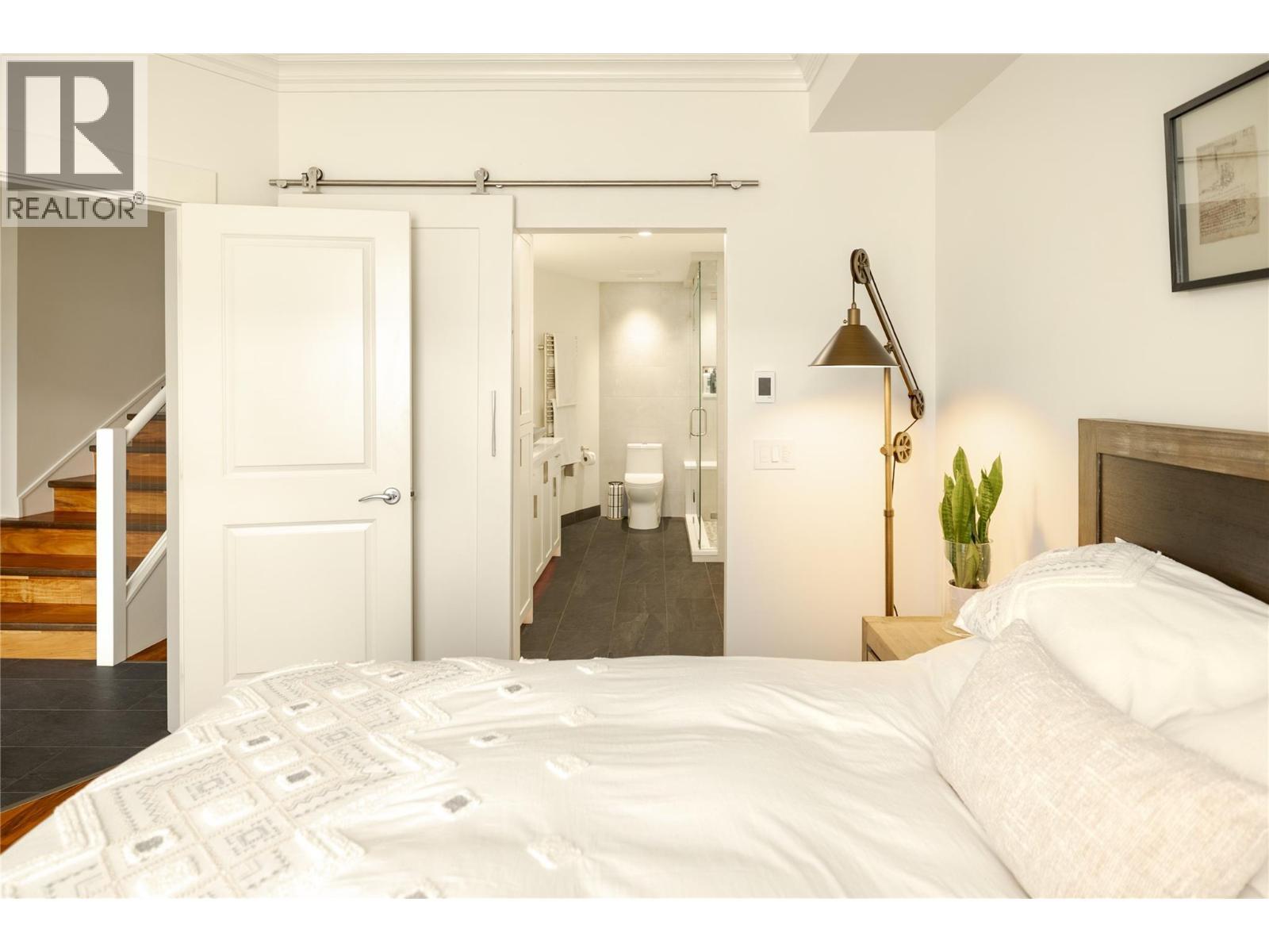 2901 Abbott Street Unit# 116, Kelowna, BC - Indoor Photo Showing Bedroom