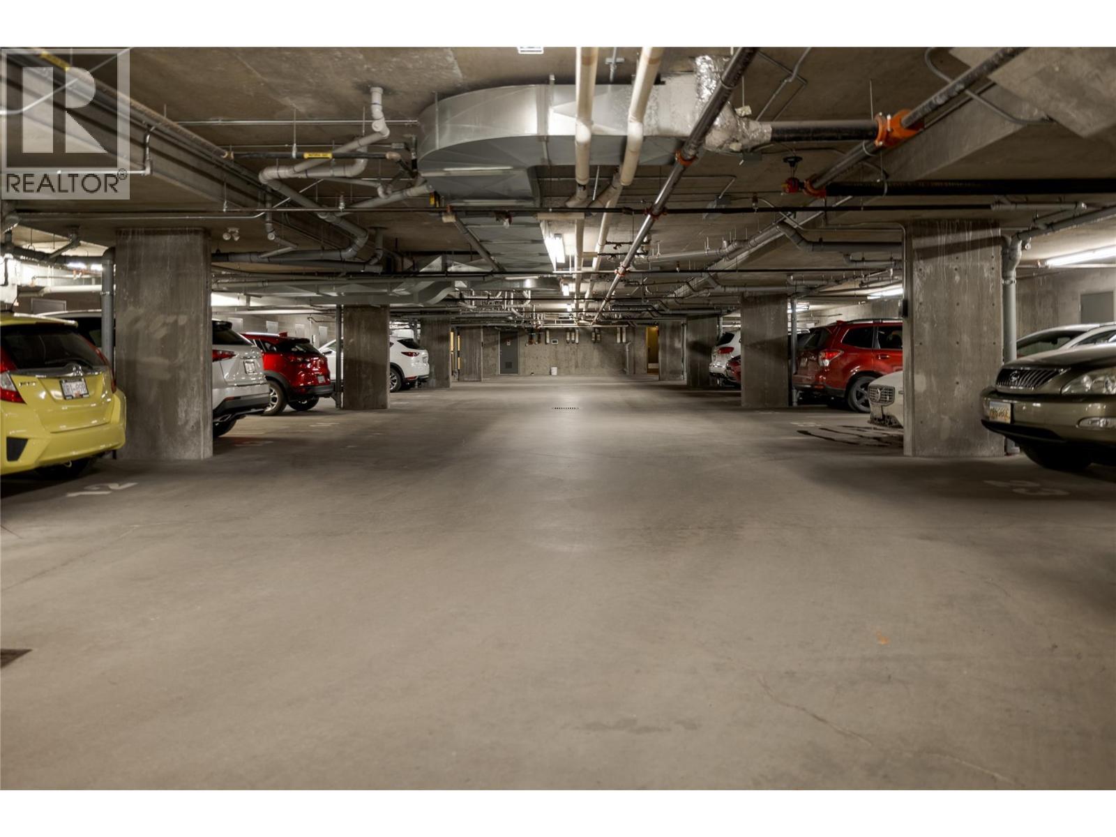 2901 Abbott Street Unit# 116, Kelowna, BC - Indoor Photo Showing Garage