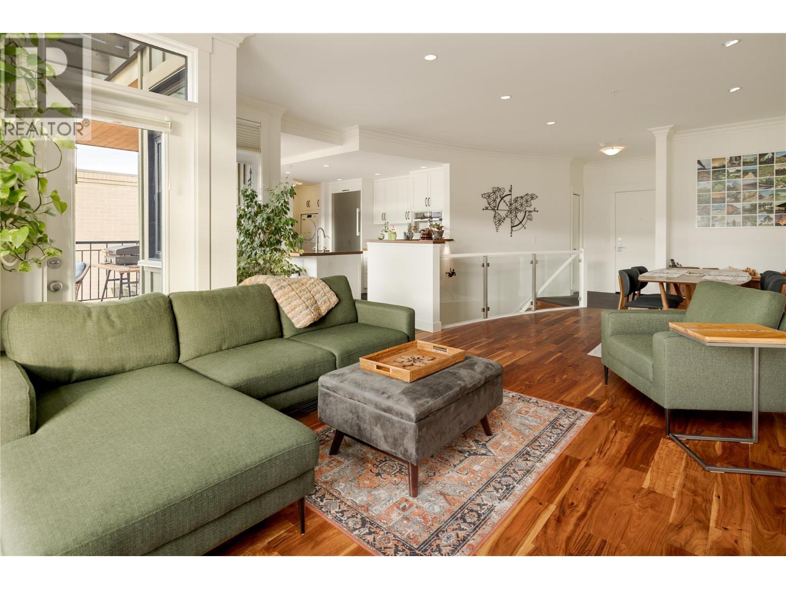 2901 Abbott Street Unit# 116, Kelowna, BC - Indoor Photo Showing Living Room