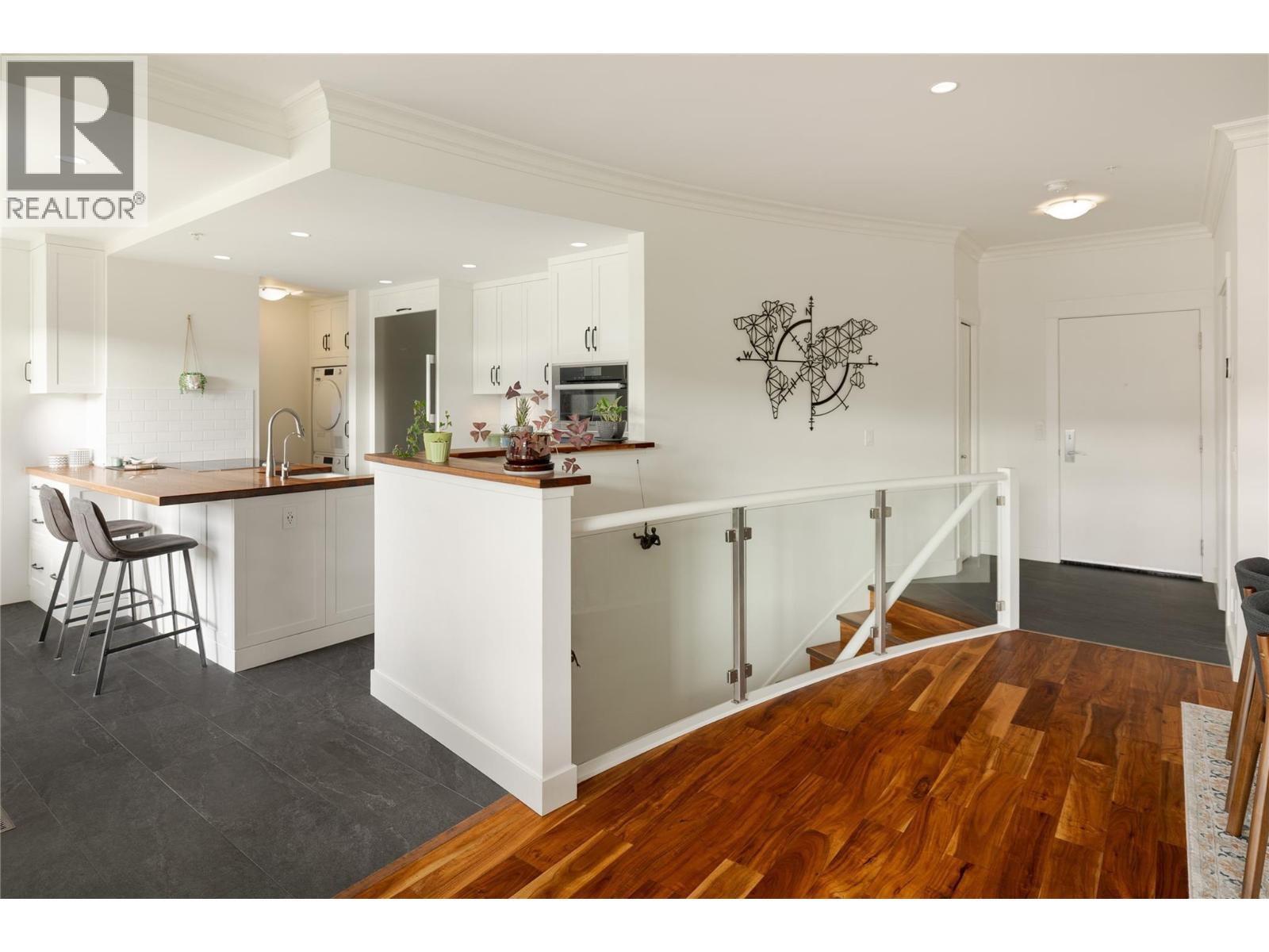 2901 Abbott Street Unit# 116, Kelowna, BC - Indoor Photo Showing Kitchen