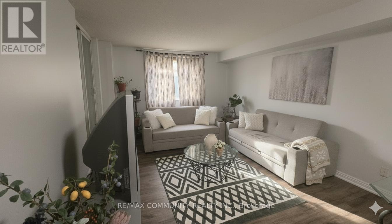 907 - 260 Davis Drive, Newmarket, ON - Indoor Photo Showing Living Room