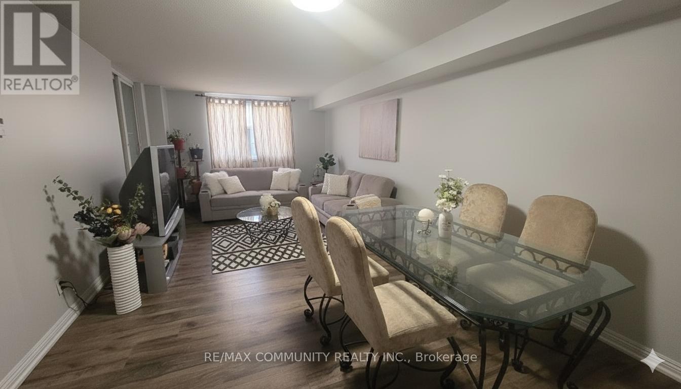 907 - 260 Davis Drive, Newmarket, ON - Indoor Photo Showing Dining Room