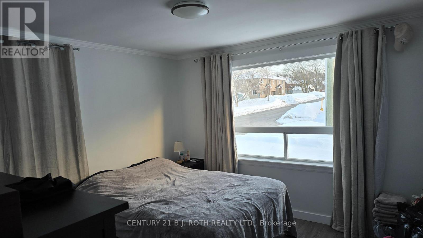 121 Cumberland Street, Barrie, ON - Indoor Photo Showing Bedroom