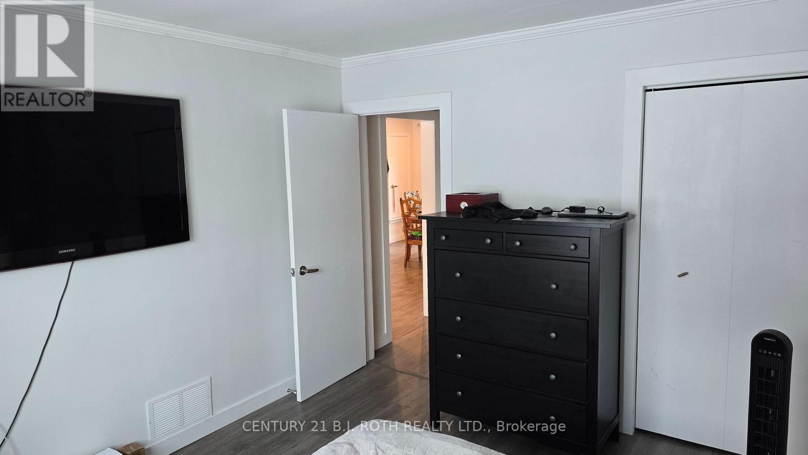 121 Cumberland Street, Barrie, ON - Indoor Photo Showing Bedroom