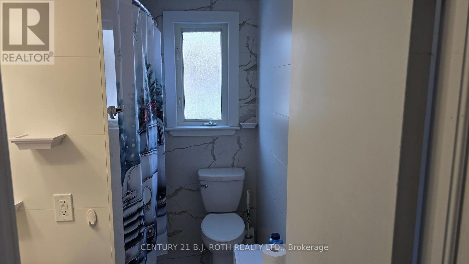 121 Cumberland Street, Barrie, ON - Indoor Photo Showing Bathroom