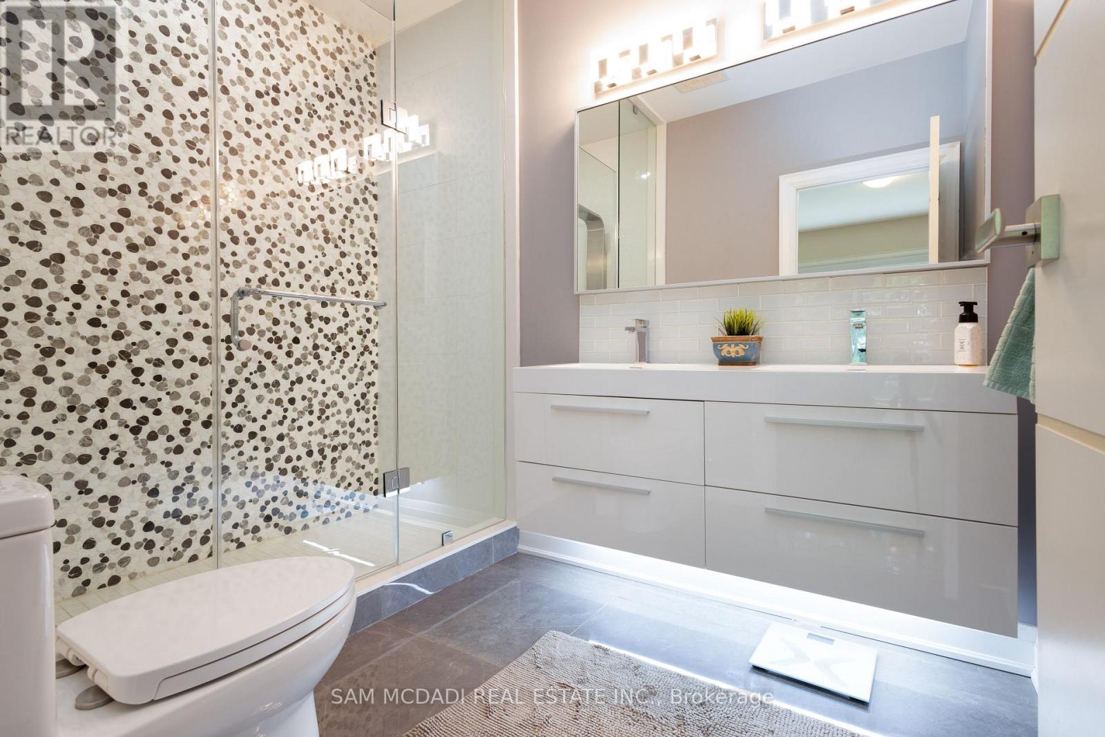35A Broadview Avenue, Mississauga, ON - Indoor Photo Showing Bathroom