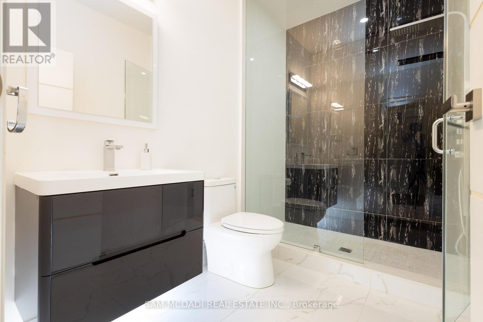 35A Broadview Avenue, Mississauga, ON - Indoor Photo Showing Bathroom