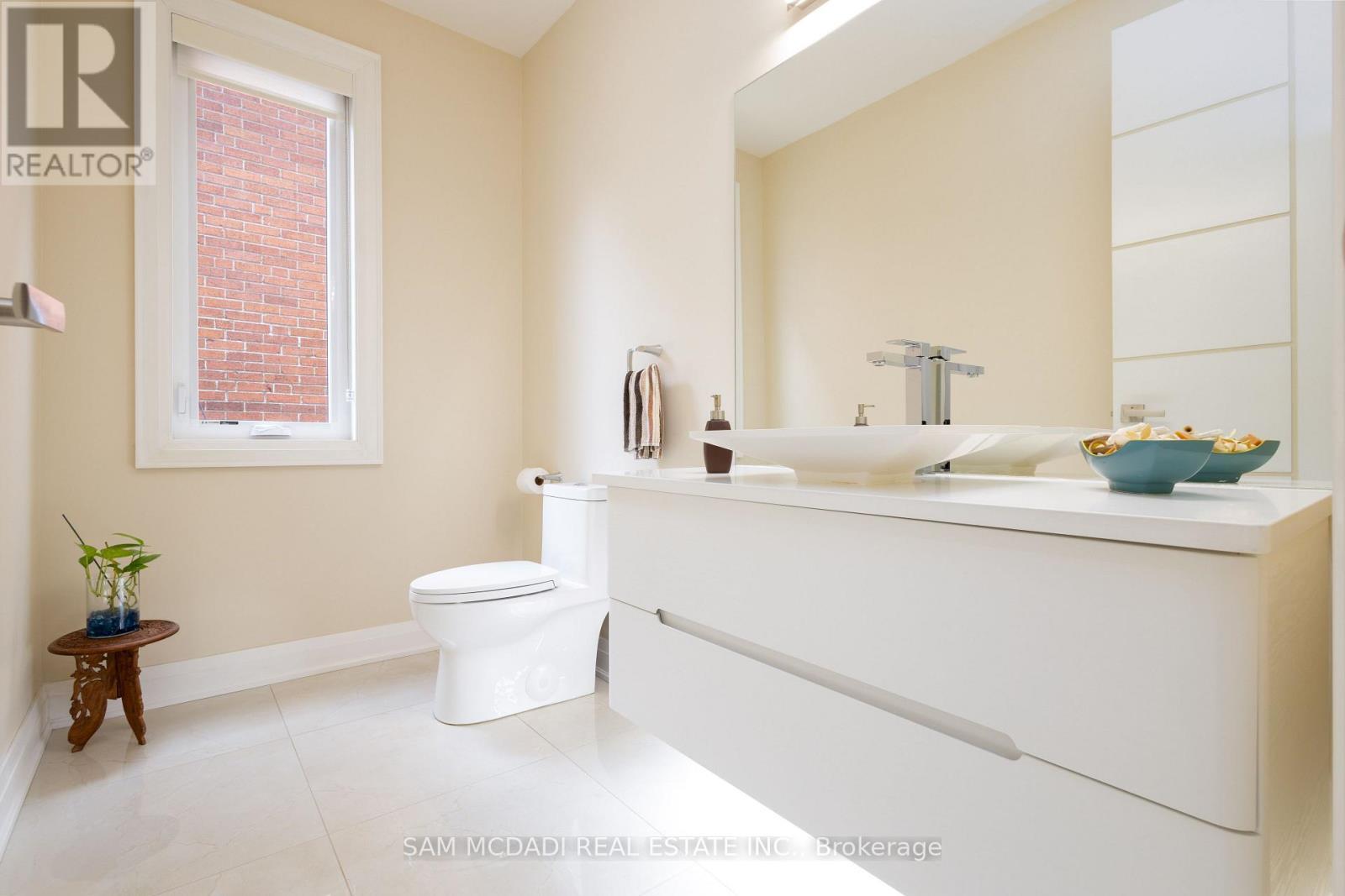 35A Broadview Avenue, Mississauga, ON - Indoor Photo Showing Bathroom