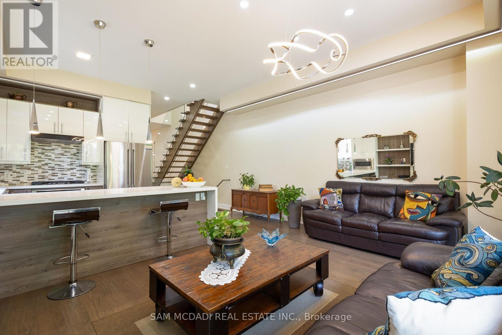 35A Broadview Avenue, Mississauga, ON - Indoor