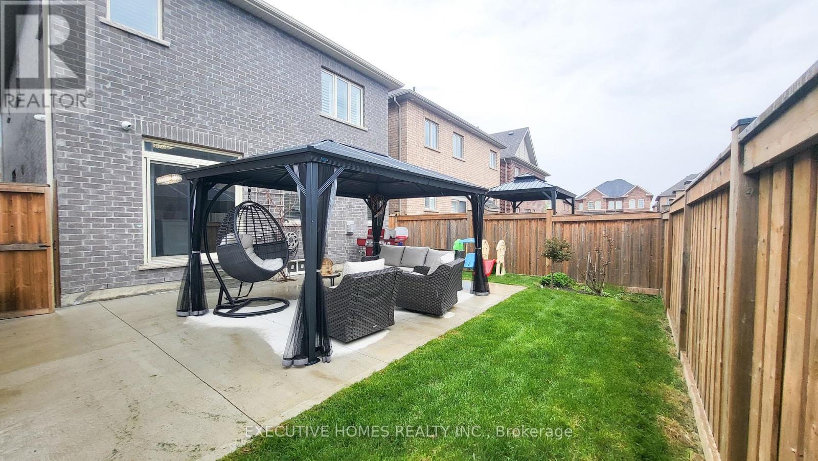7 Spokanne Street, Brampton, ON - Outdoor
