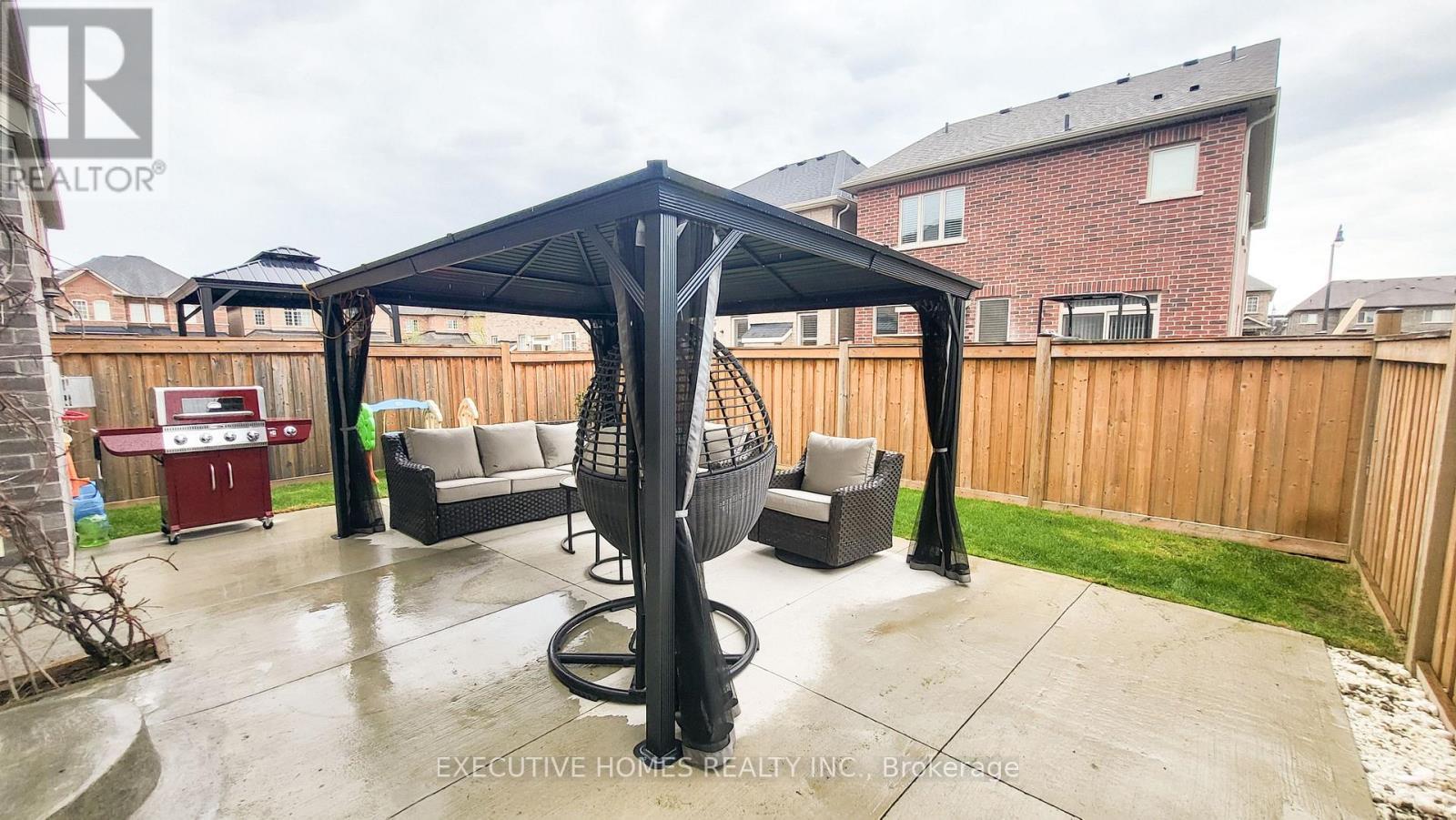7 Spokanne Street, Brampton, ON - Outdoor