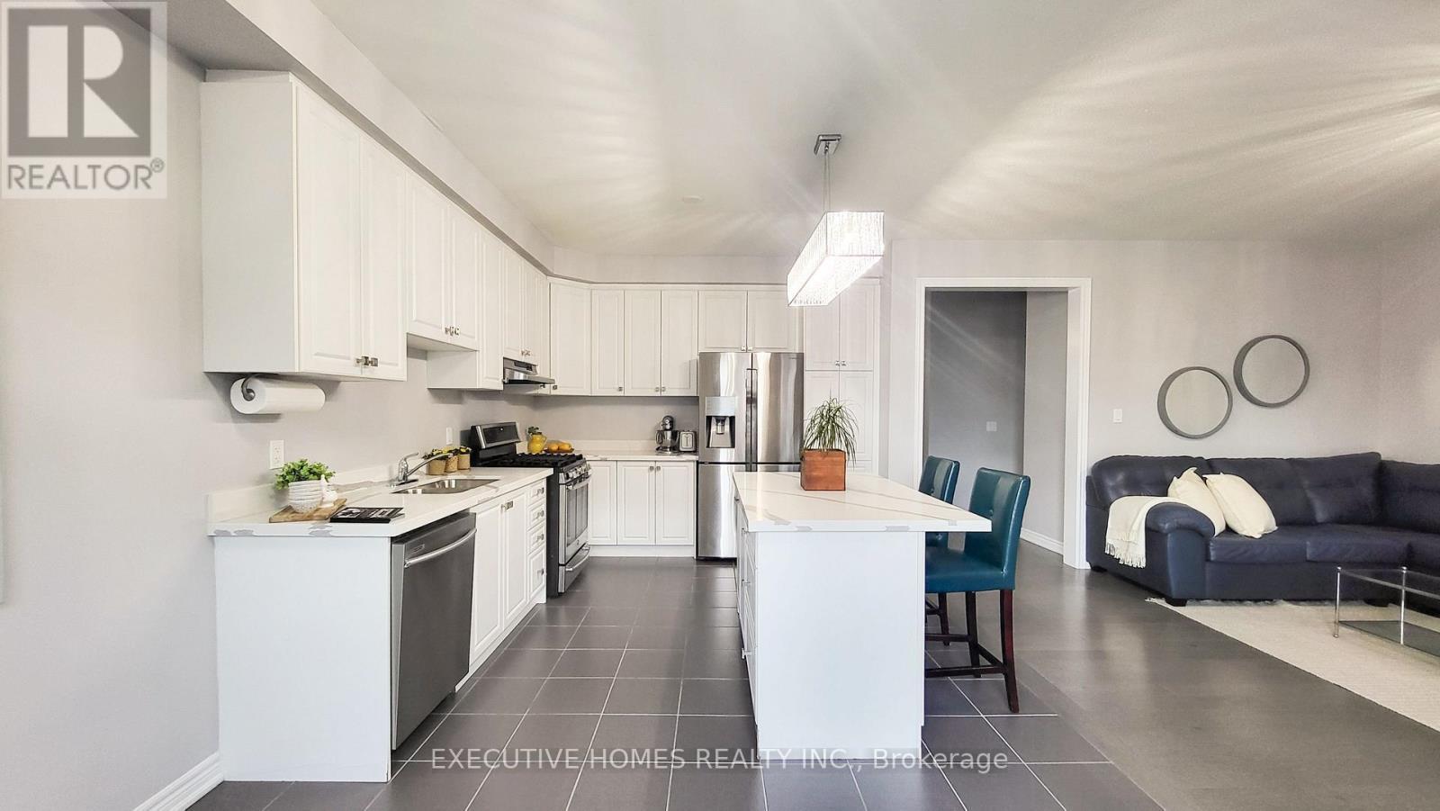7 Spokanne Street, Brampton, ON - Indoor Photo Showing Kitchen
