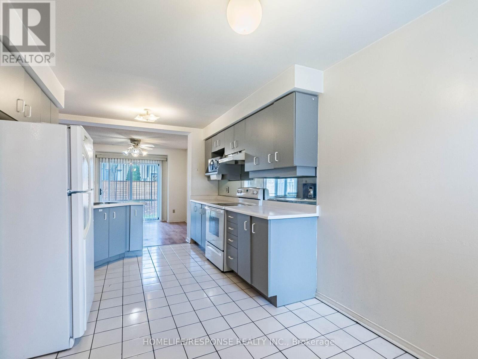 78 - 2275 Credit Valley Road, Mississauga, ON - Indoor Photo Showing Kitchen