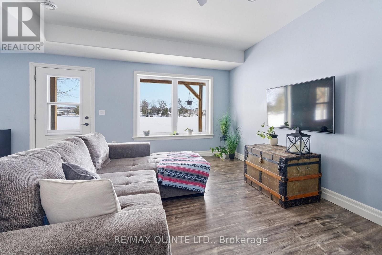 75 John Meyers Road, Quinte West (Sidney Ward), ON - Indoor Photo Showing Living Room