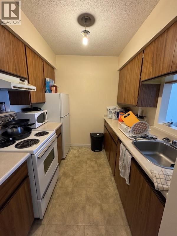 1335 Alpine Drive Unit# 209B, Elkford, BC - Indoor Photo Showing Kitchen