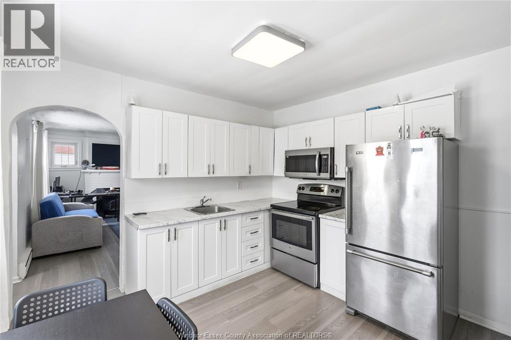 3396 Woodward Boulevard, Windsor, ON - Indoor Photo Showing Kitchen