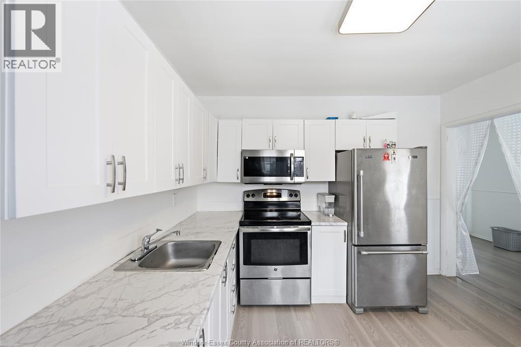 3396 Woodward Boulevard, Windsor, ON - Indoor Photo Showing Kitchen