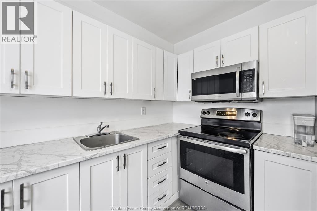 3396 Woodward Boulevard, Windsor, ON - Indoor Photo Showing Kitchen