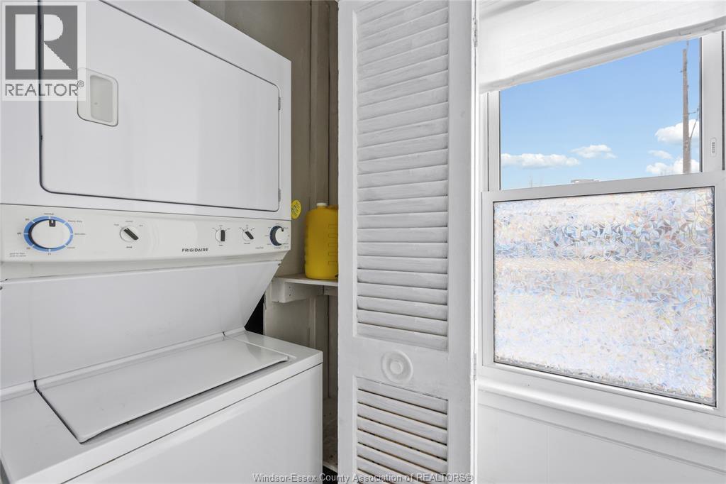3396 Woodward Boulevard, Windsor, ON - Indoor Photo Showing Laundry Room