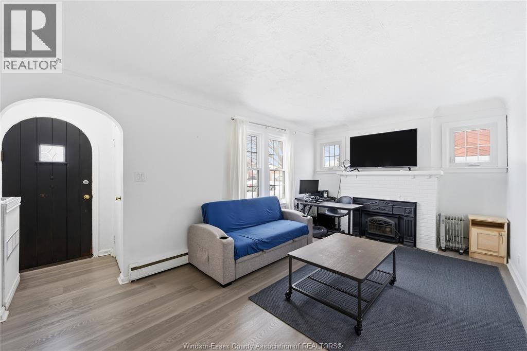 3396 Woodward Boulevard, Windsor, ON - Indoor Photo Showing Living Room With Fireplace