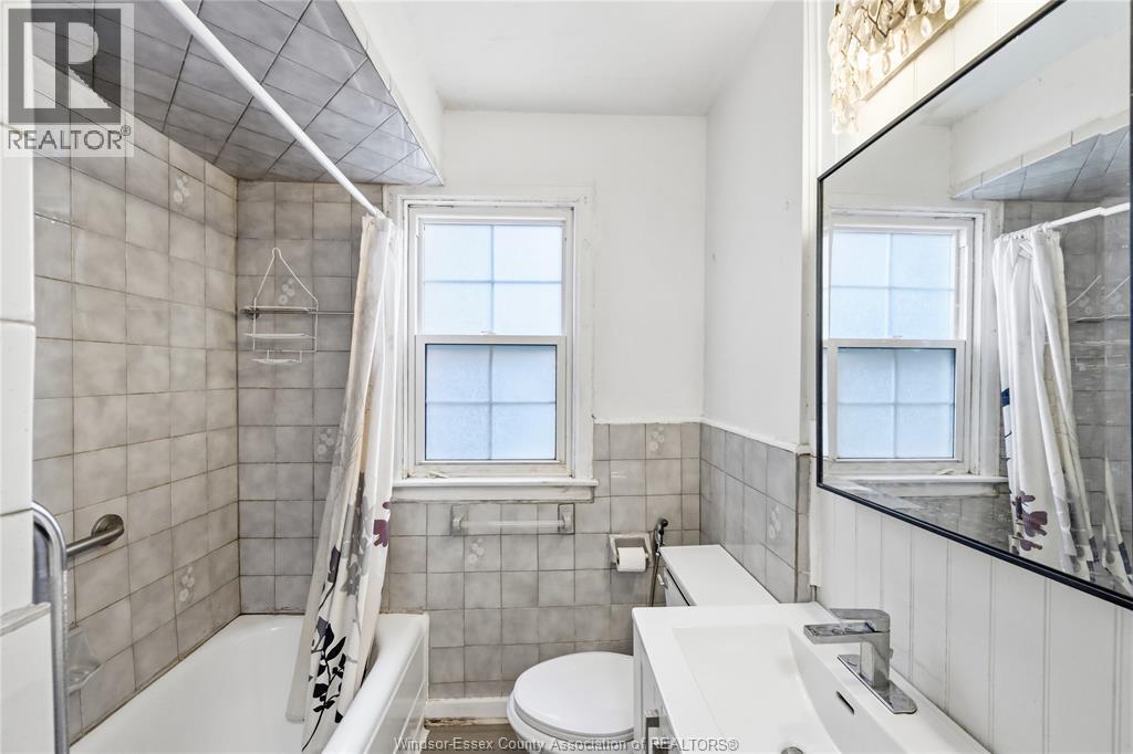3396 Woodward Boulevard, Windsor, ON - Indoor Photo Showing Bathroom