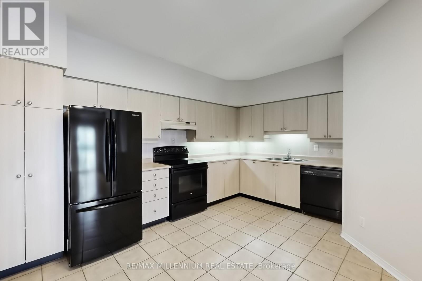 619 - 7373 Martingrove Road, Vaughan, ON - Indoor Photo Showing Kitchen