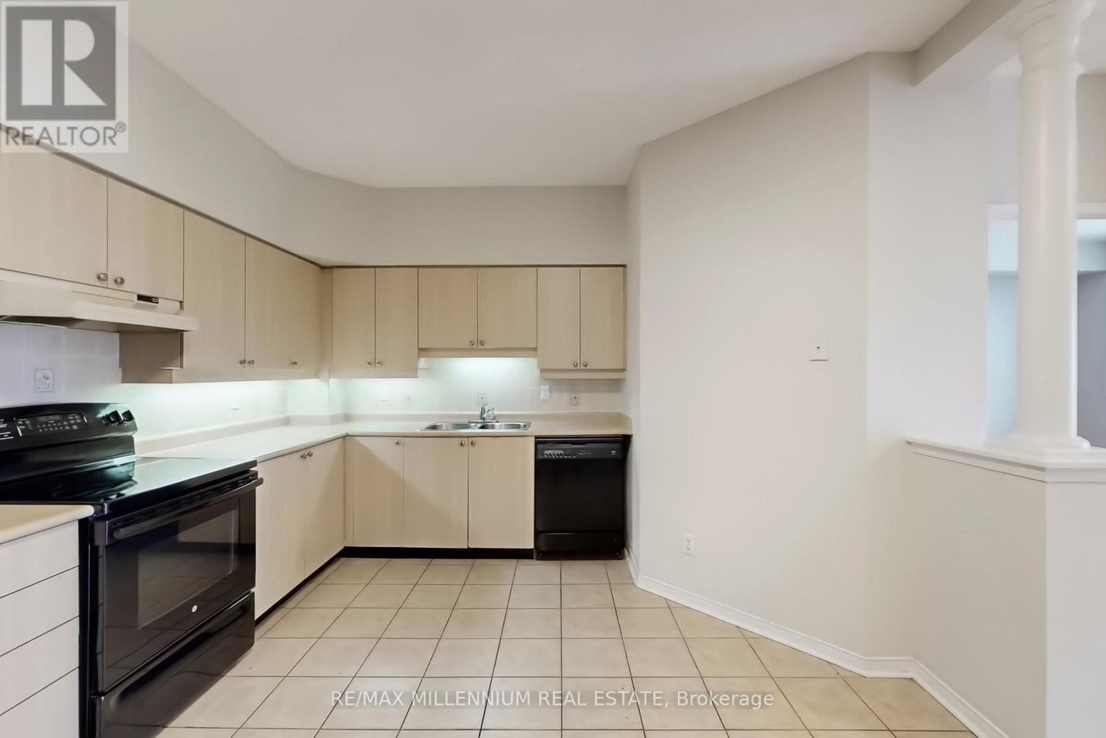 619 - 7373 Martingrove Road, Vaughan, ON - Indoor Photo Showing Kitchen With Double Sink