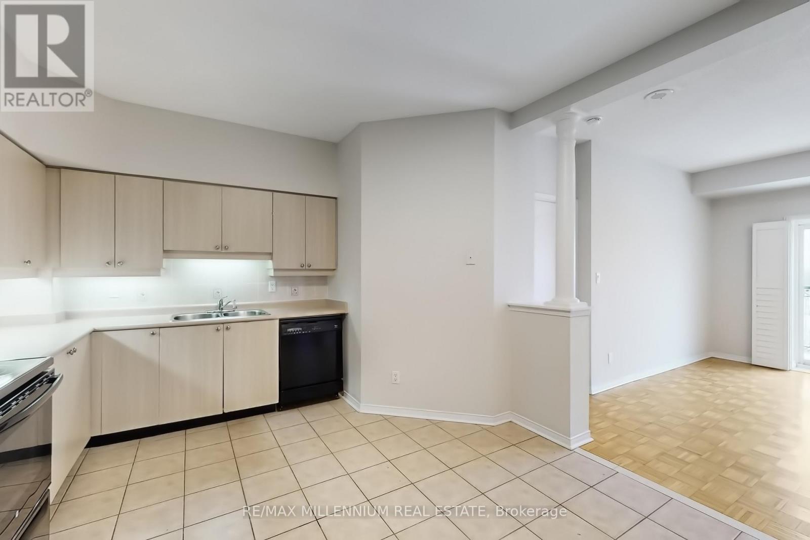 619 - 7373 Martingrove Road, Vaughan, ON - Indoor Photo Showing Kitchen With Double Sink
