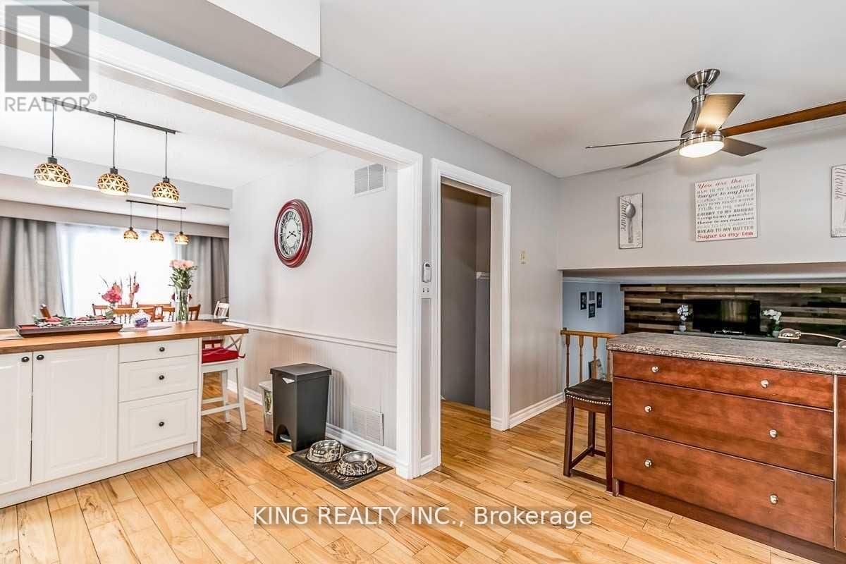 40 Victoria Crescent, Caledon, ON - Indoor Photo Showing Kitchen
